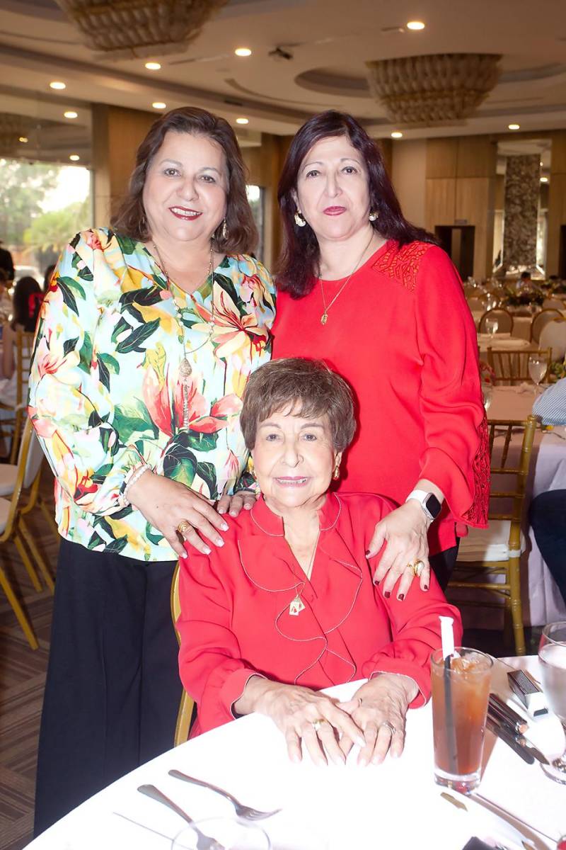 Liset Aude, Julie Jiménez y Maruca Faraj.