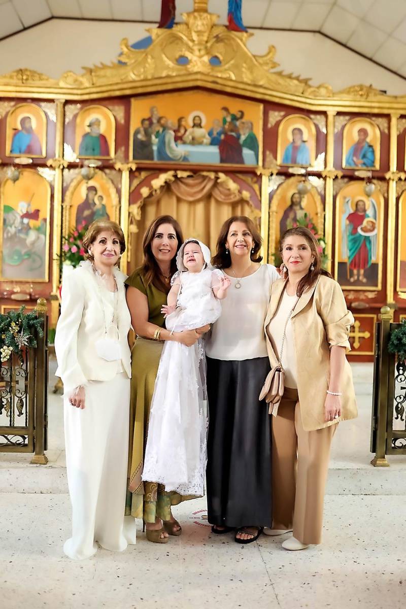 Así fue el bautizo de Natalia Marie Pitsikalis