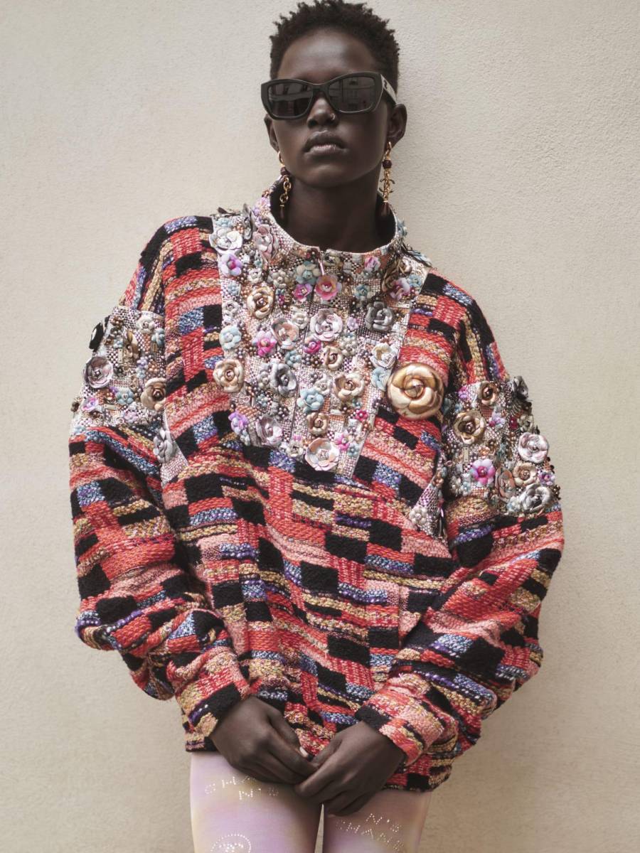 Sudadera oversize de tweed Lesage multicolor con camelias del florista Lemarié 