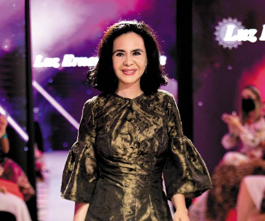 Luz Ernestina Mejía regresa a ESTILO Moda, esta vez en solitario, al frente de su propia marca, con una colección inspirada en la hortensia y con un claro guiño a la moda sostenible