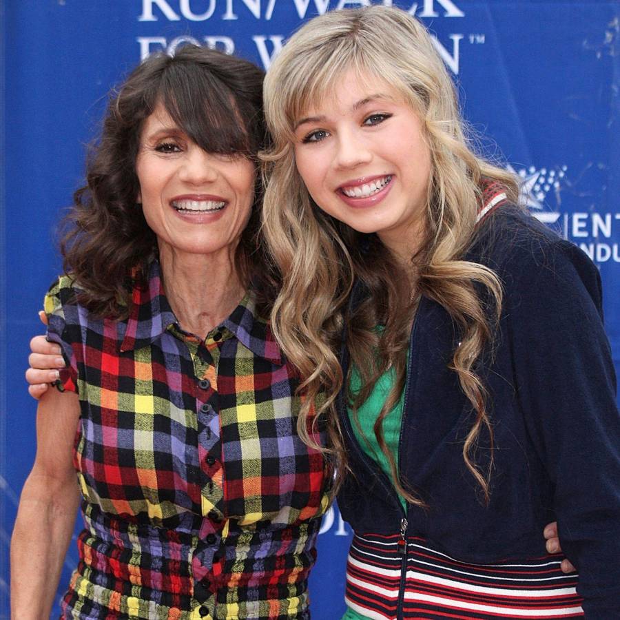 Jennette y su madre. Jennette y su madre.