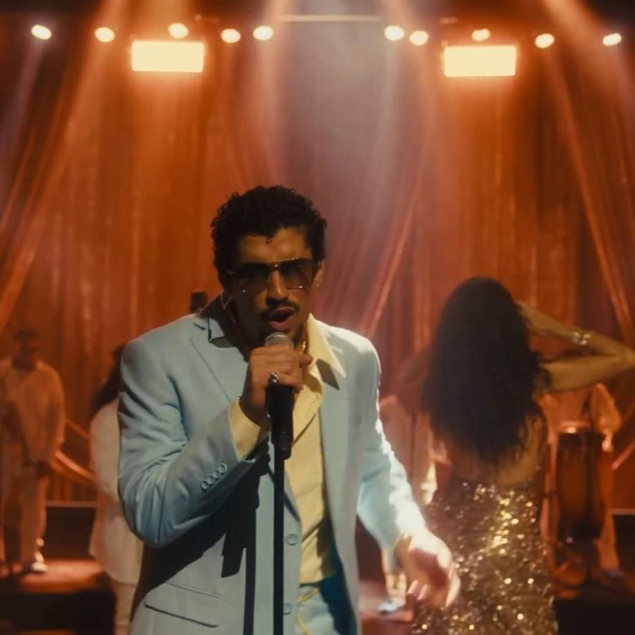 Bad Bunny en el videoclip de “BAILE INoLVIDABLE” Bad Bunny en el videoclip de “BAILE INoLVIDABLE”