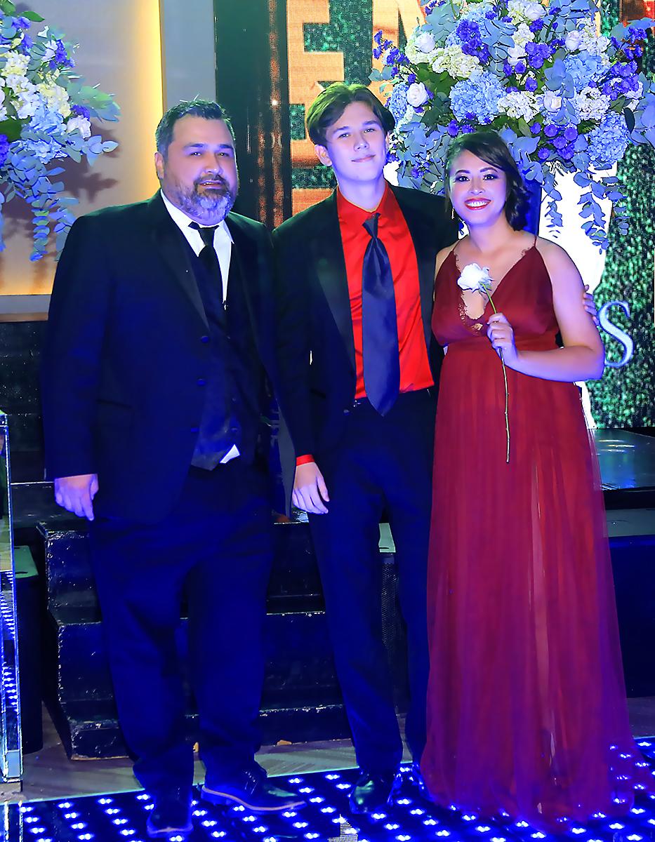 Carlos Santos, Carlos André Santos Galdámez y Nadia Galdámez.