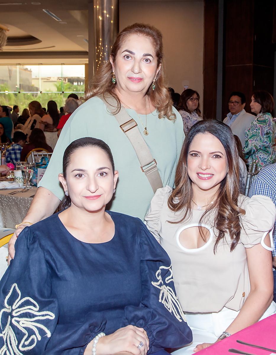 Rossemary Fanous, Yolanda y Sandy Ganineh con Antonia Fanous.