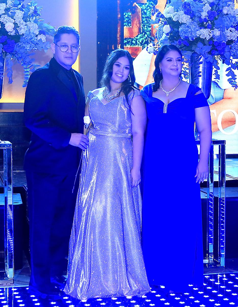 Mario, Celeste y Thelma Pinto.