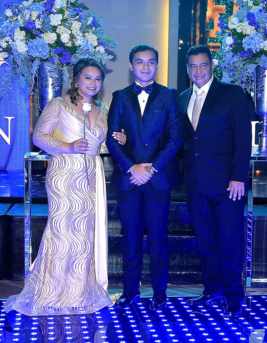 Vilma Estela, Kevin Fernando y Herminio Villalta.