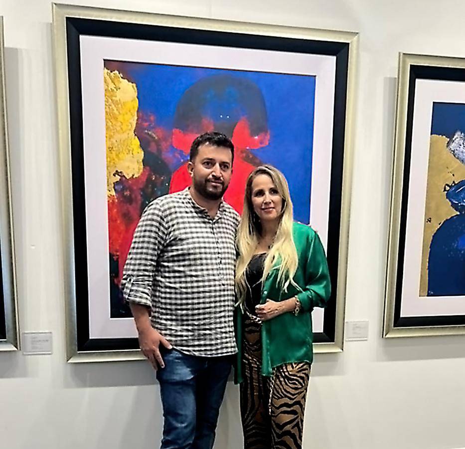 Milton Bautista con la arquitecta Mayari Rojas dueña de la galería Mayari Rojas ciudad Guatemala que lo representa como galería a nivel internacional donde Bautista tiene la exclusividad. Milton Bautista con la arquitecta Mayari Rojas dueña de la galería Mayari Rojas ciudad Guatemala que lo representa como galería a nivel internacional donde Bautista tiene la exclusividad.