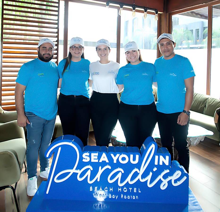 Ricardo Medina, Stephanie Canahuati, Nicole Schneider,Marlen Dumas y César Sosa de Paradise. Ricardo Medina, Stephanie Canahuati, Nicole Schneider,Marlen Dumas y César Sosa de Paradise.