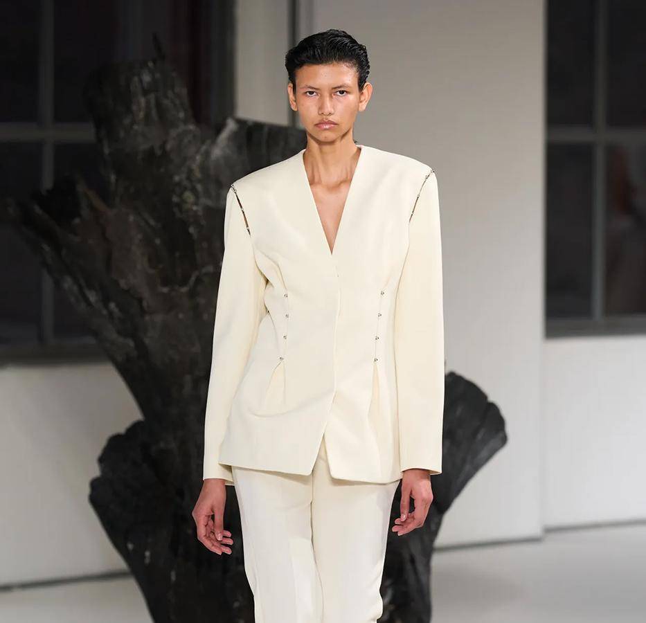 Ventura abrió la pasarela FW 2023/24 de Del Core en Milan Fashion Week Ventura abrió la pasarela FW 2023/24 de Del Core en Milan Fashion Week