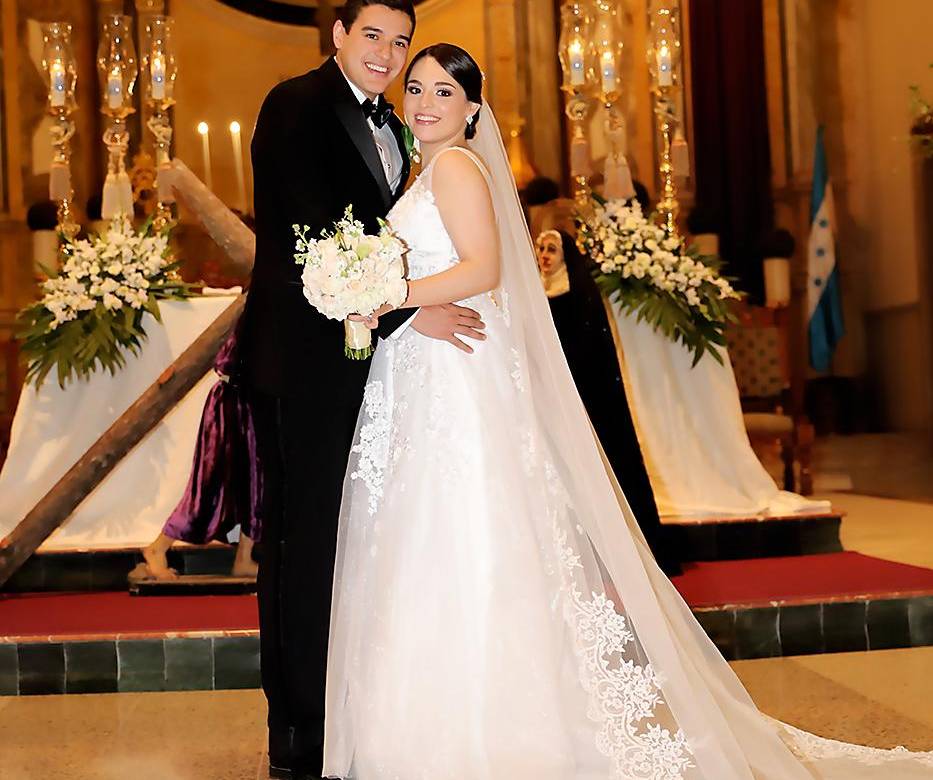 Los felices novios Miguel Enrique Mejía y Sofía Buck