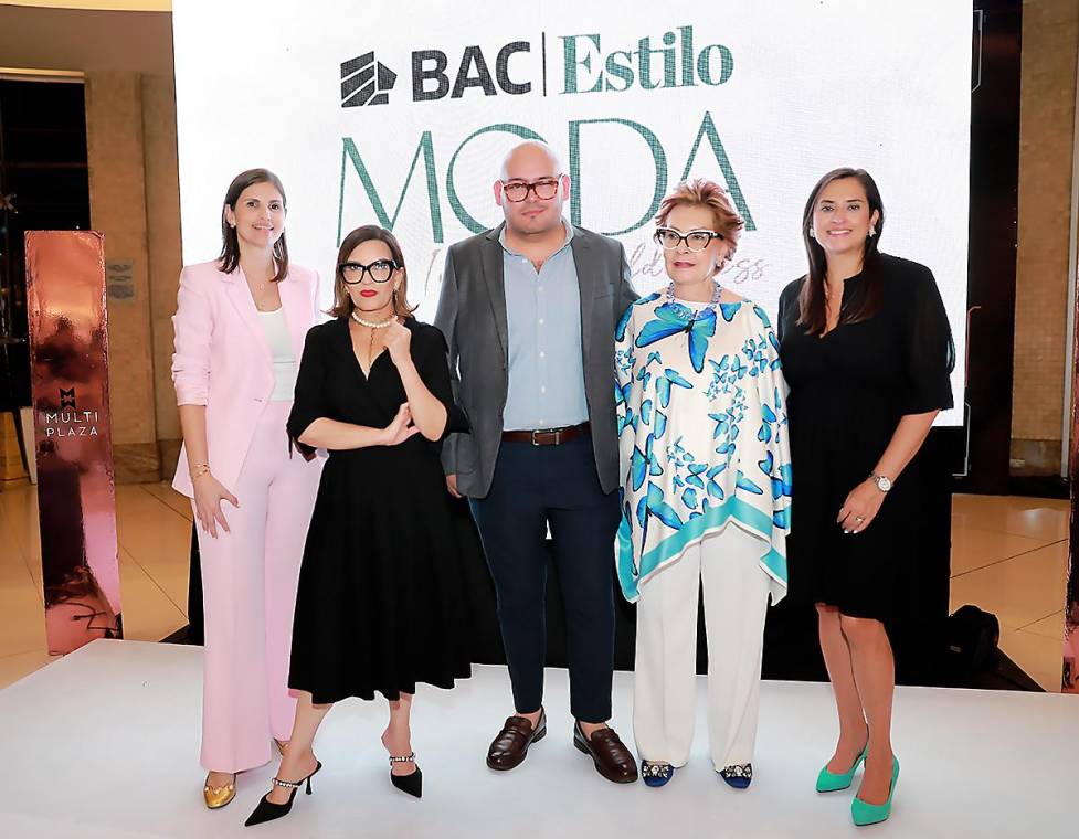 Pamela Cruz, Blanca Bendeck, Lawin Paz, Bonnie Castañeda de García y Valeria Rios