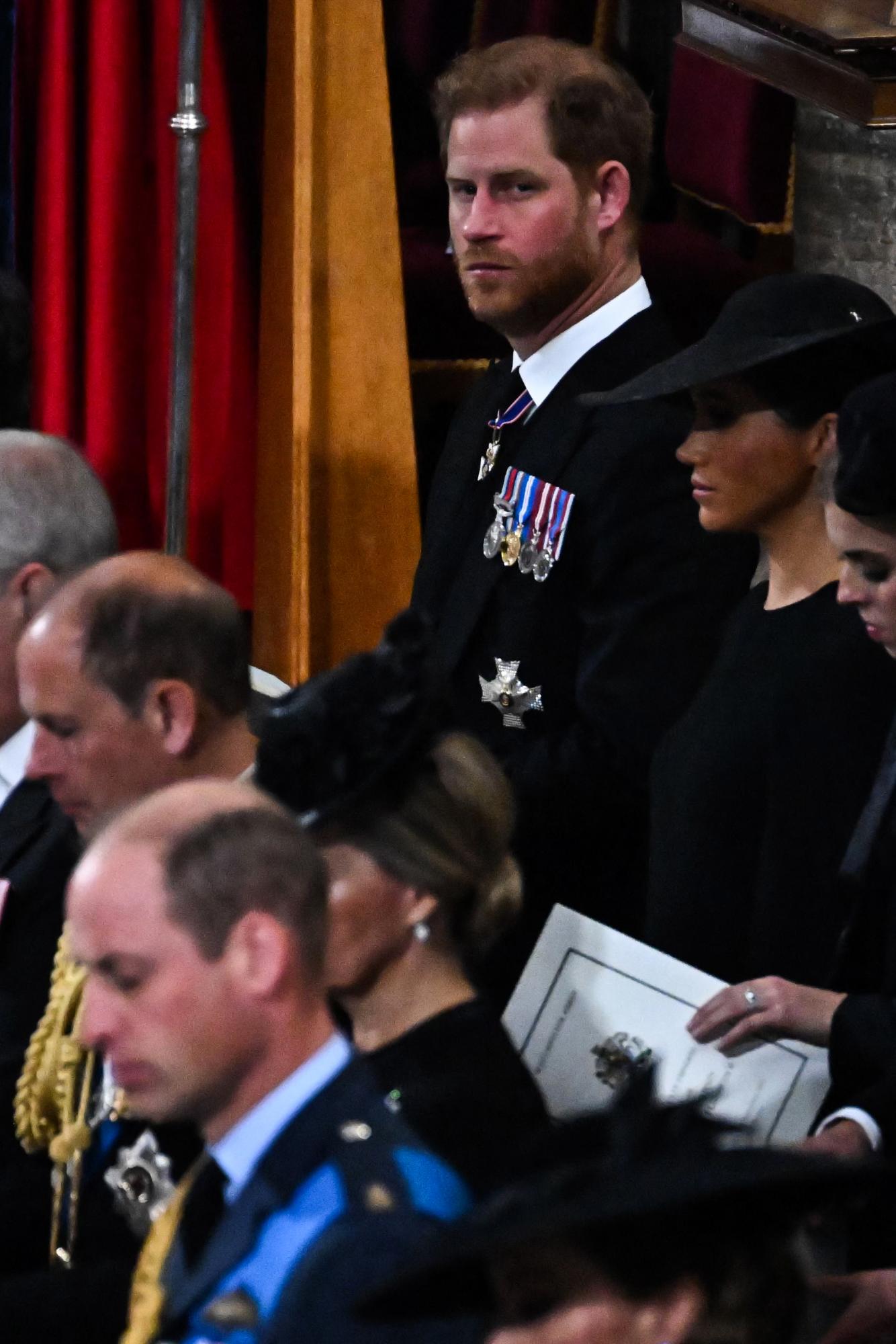 $!El príncipe Harry durante el funeral de Estado en la Abadía de Westminster (Photo by Ben Stansall / POOL / AFP)