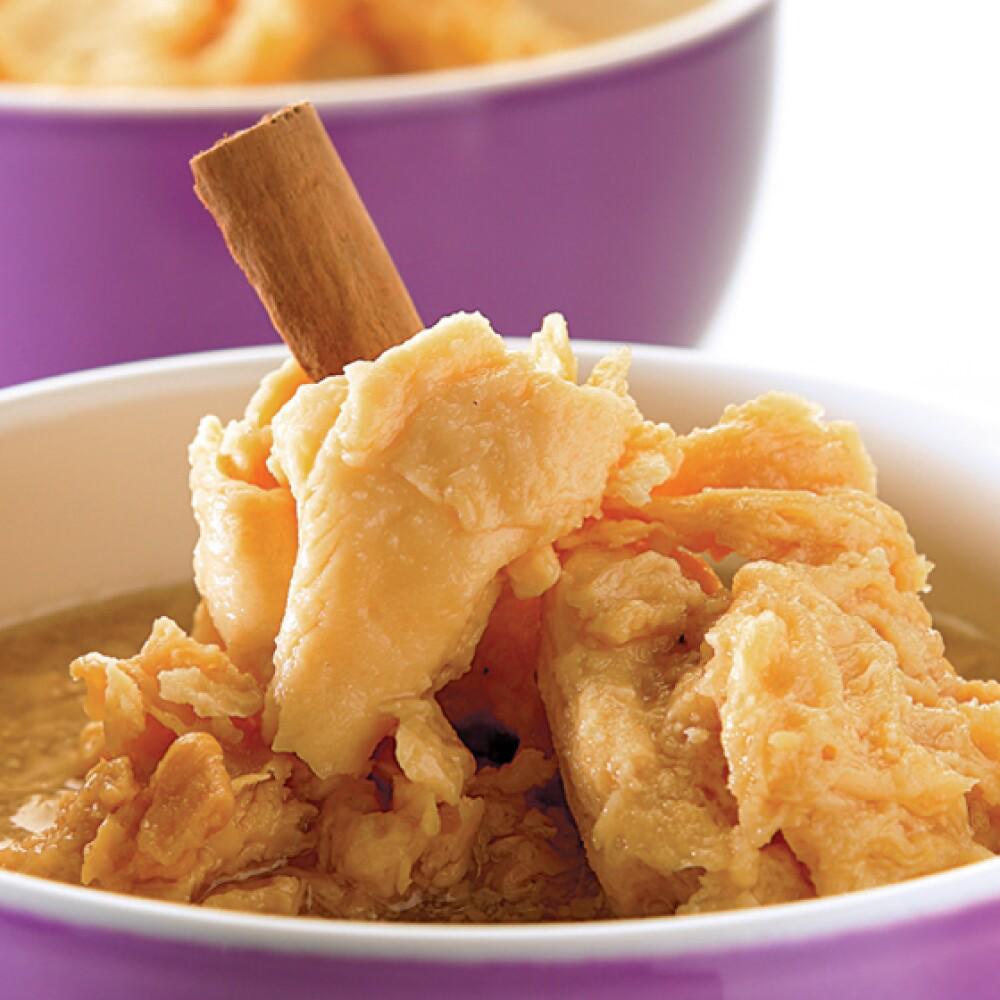 Los chongos zamoranos provienen de México y son un postre elaborado de leche cruda, yemas de huevo, canela, azúcar y tabletas de cuajo.
