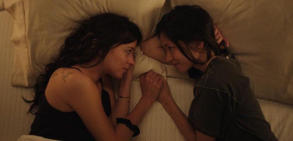 HBO Max: AM I OK? - 6 de junio La historia de Lucy y Jane, dos mejores amigas inseparables que siempre han compartido sus secretos y sueños. Su vínculo se pone a prueba cuando Jane anuncia su inminente marcha a Londres. Ante esta noticia, Lucy decide revelar un secreto que ha mantenido enterrado durante mucho tiempo.