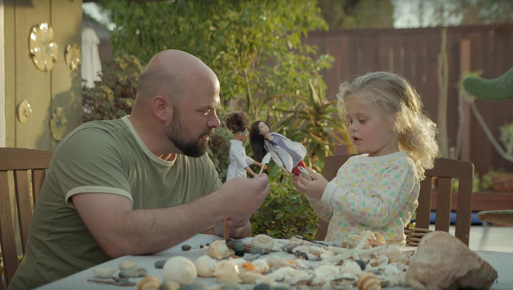 Aunque la película es clasificación PG (para toda la familia), la trama y humor de la cinta va dirigido a los adultos, pero no es impedimento para que niños y adolescentes puedan disfrutar de “Barbie: The Movie”.