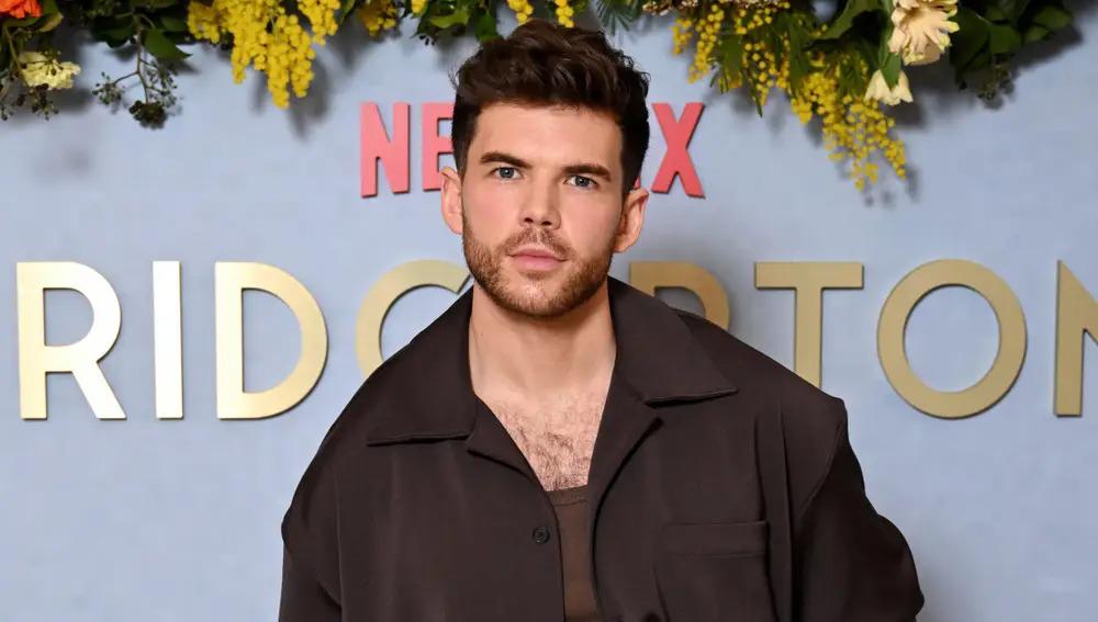 Su nombre completo es Luke Paul Anthony Newton. Nació en Shoreham-by-Sea (el 5 de febrero de 1993; es decir, tiene tiene 31 años). 