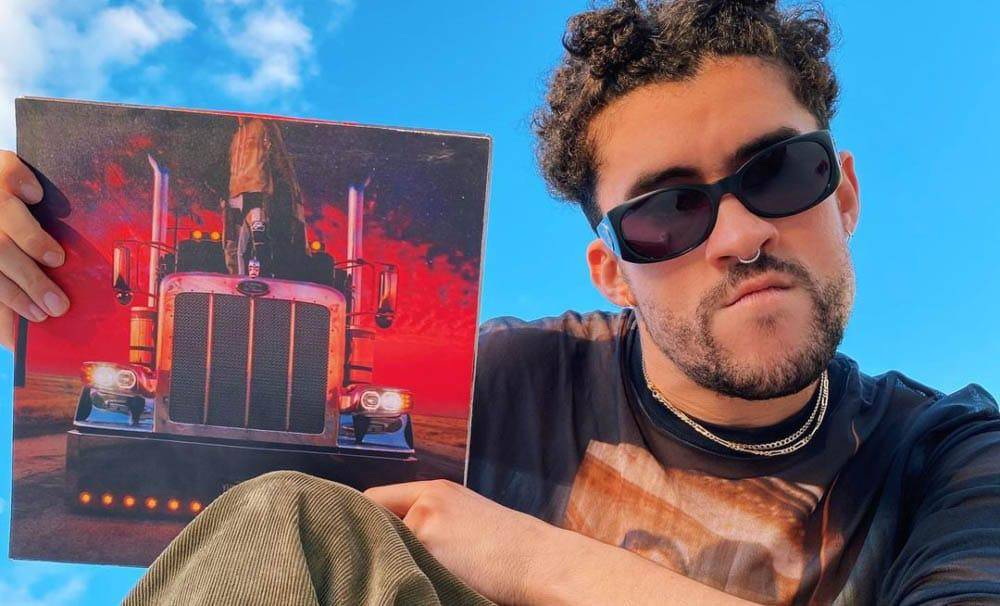 Bad Bunny alcanzó el top 1 con El Último Tour del Mundo en Billboard 200. Fue la primera vez que un disco en español ocupó la primera posición.