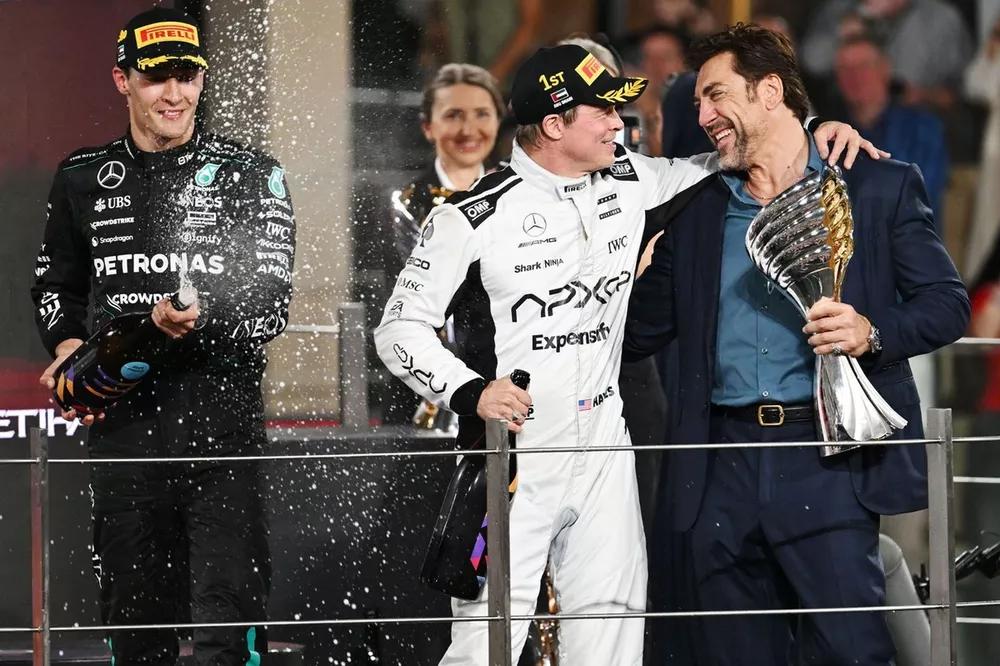 En el Gran Premio de Abu Dhabi de la Fórmula 1 se realizaron dos ceremonias ficticias como parte del rodaje de la película. 