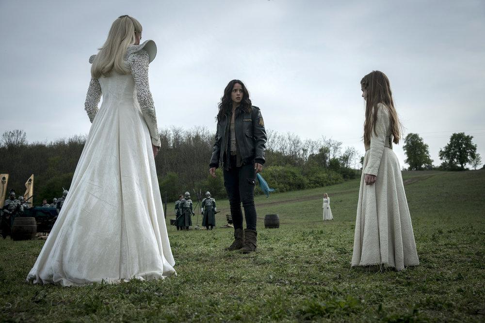 Esta serie de NBC es una versión moderna y oscura de <i>El Mago de Oz</i>. Con un enfoque adulto y visualmente impactante, sigue a Dorothy mientras explora una versión compleja y política de Oz. Aunque solo duró una temporada, su estética y narrativa dejaron una impresión única en los seguidores de la historia.