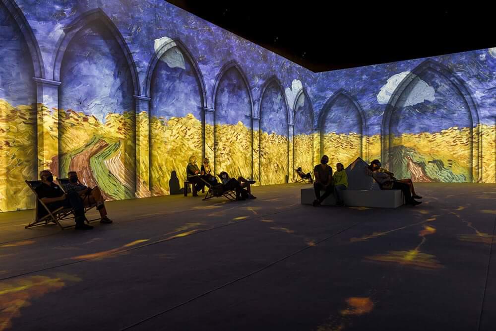 El sueño inmersivo de Van GoghPara los amantes del arte, llega a Honduras una experiencia verdaderamente única: las famosas obras del reconocido pintor francés cobrarán vida en una exposición inmersiva. Esta mágica experiencia estará disponible en la capital desde el viernes 26 de febrero hasta el jueves 12 de abril. 