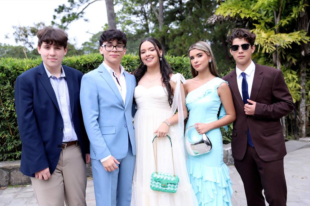 Los seniors 2026 de Hillcrest School celebraron su tradicional desayuno de promoción en el restaurante La Cumbre. Elegantes y emocionados, los jóvenes compartieron una mañana especial mientras cuentan los días para su graduación.