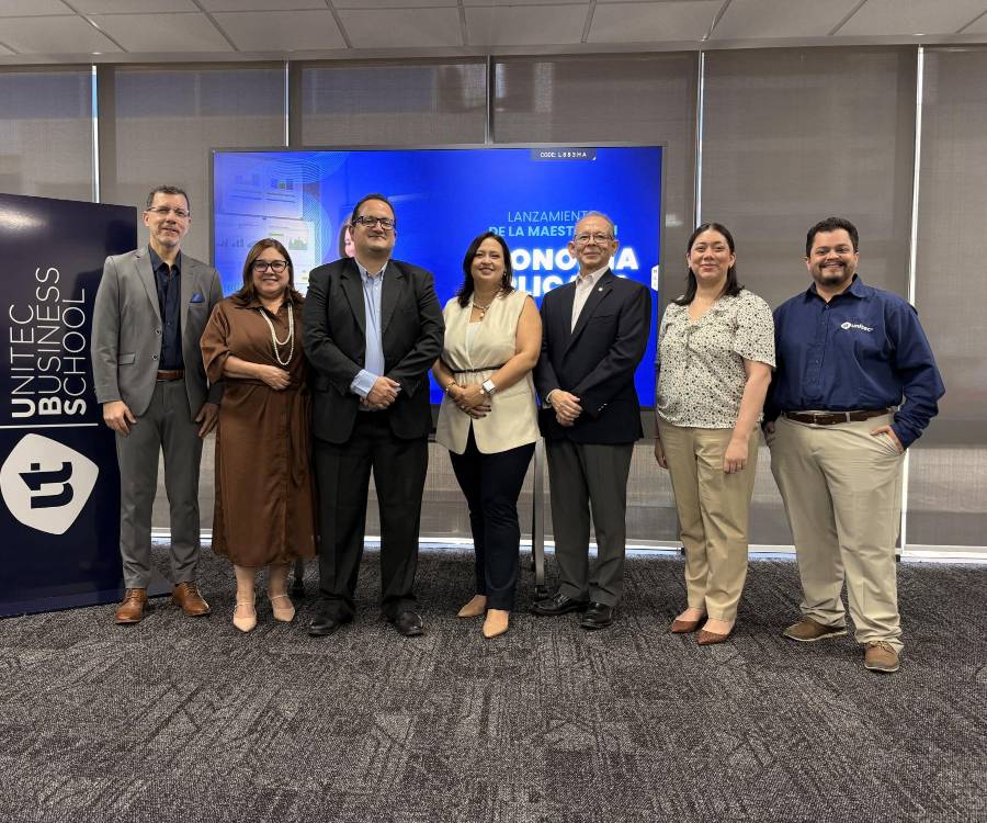 Así se vivió el lanzamiento de la nueva Maestría en Economía Aplicada de UNITEC, una propuesta académica orientada a formar profesionales capaces de transformar datos e información económica en decisiones estratégicas con impacto real en la sociedad. Durante el evento, invitados y asistentes conocieron más sobre este innovador programa que apuesta por el análisis, la interpretación y el pensamiento crítico como herramientas clave para enfrentar los retos del entorno actual.