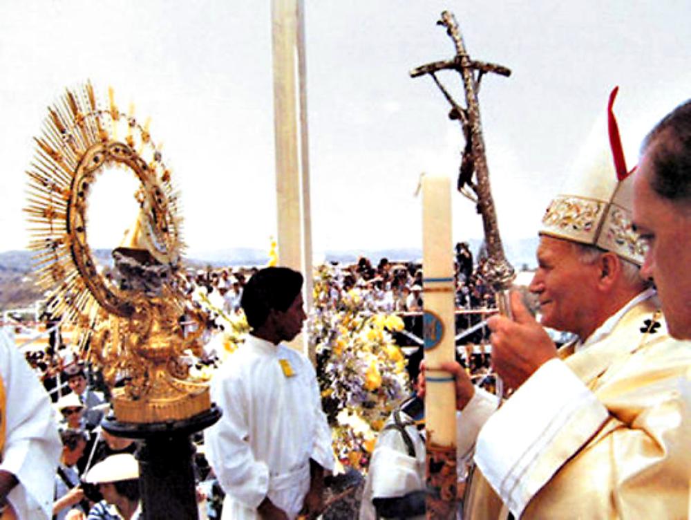 En 1983, el papa San Juan Pablo II, en su visita a Honduras, ofició una misa en el Santuario Nacional.
