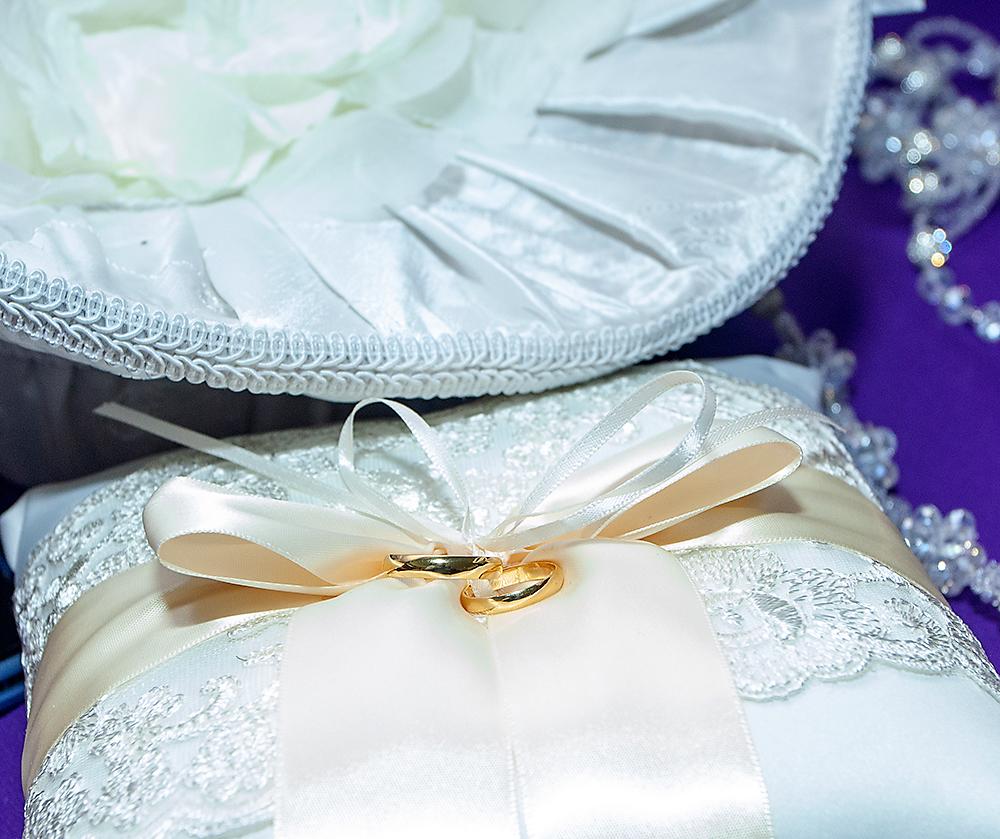 Los anillos de boda.