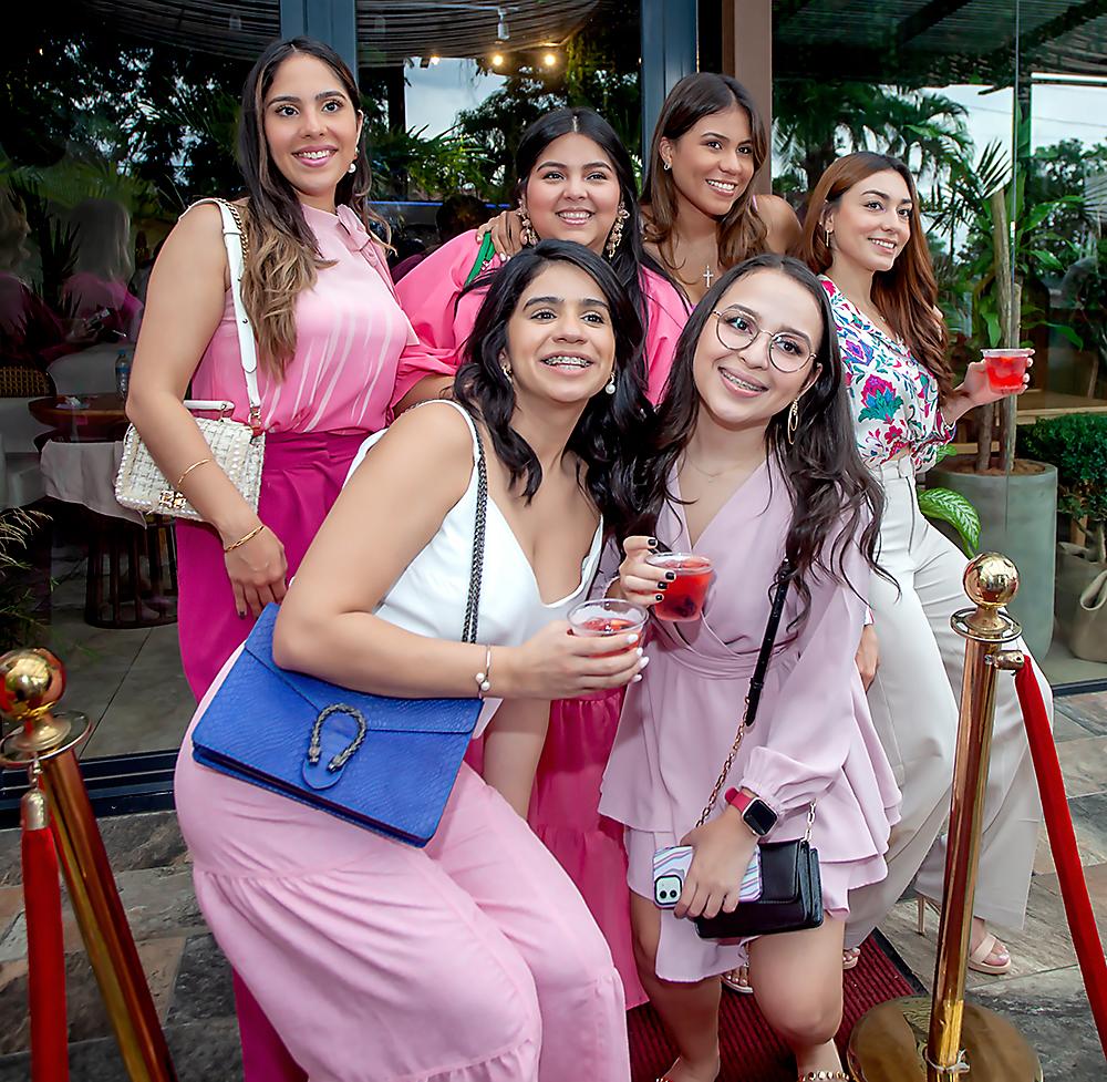 Stephanie López, Tania Orellana, Alondra Caraccioli, Stephanie López, María José Valladares y Dania Rivera.