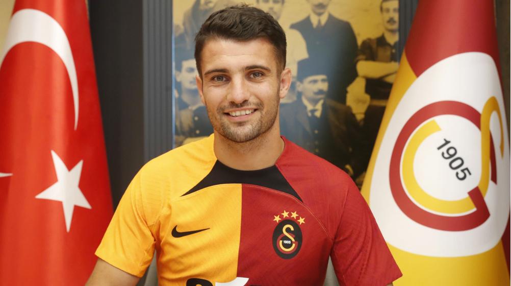 Léo Dubois es un futbolista francés que juega en la demarcación de defensa para el Estambul Başakşehir F. K. de la Superliga de Turquía. El jugador de 29 años ha robado miradas tanto en la cancha como por su deslumbrante físico.