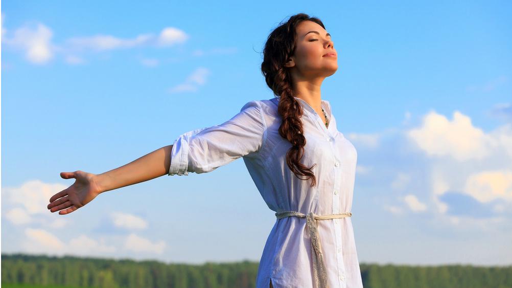 <b>8. Practicar la Resiliencia Emocional</b> Aprende a manejar el estrés y las dificultades con resiliencia emocional. Desarrollar esta habilidad te permitirá enfrentar los desafíos con una mentalidad positiva y constructiva.