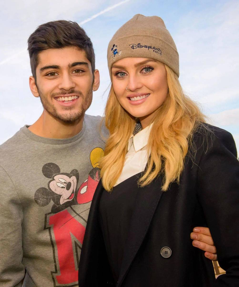 Zayn Malik le propuso matrimonio a Perrie Edwards mientras veían una película en el patio trasero de su casa. Ambos cantantes tenían 20 años, sin embargo, tiempo después cancelaron el compromiso.