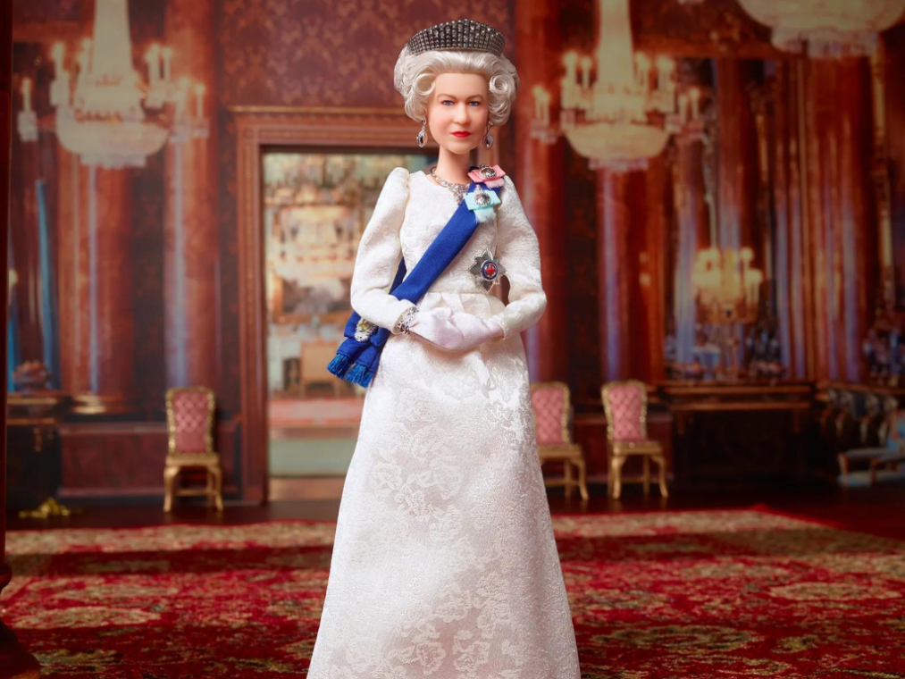 Mattel lanza Barbie en honor a la Reina Isabel