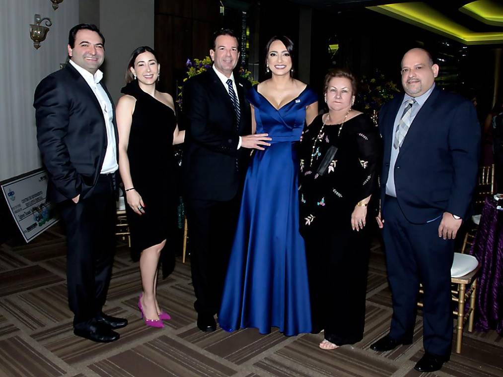 Jimmy y Angie Maalouf, Ronnie y Jenny Mains, Esther Doubleday y Luis de Jesús Hernández Doubleday.