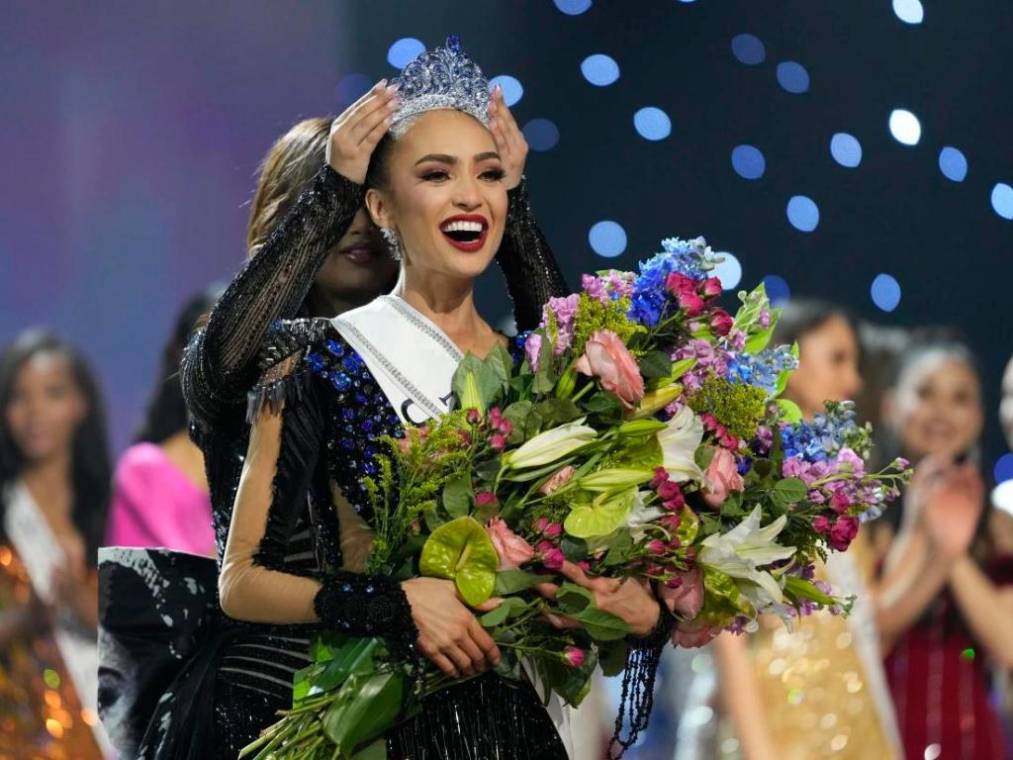 Miss Estados Unidos, R’Bonney Gabriel, es coronada como la nueva Miss Universo 2022