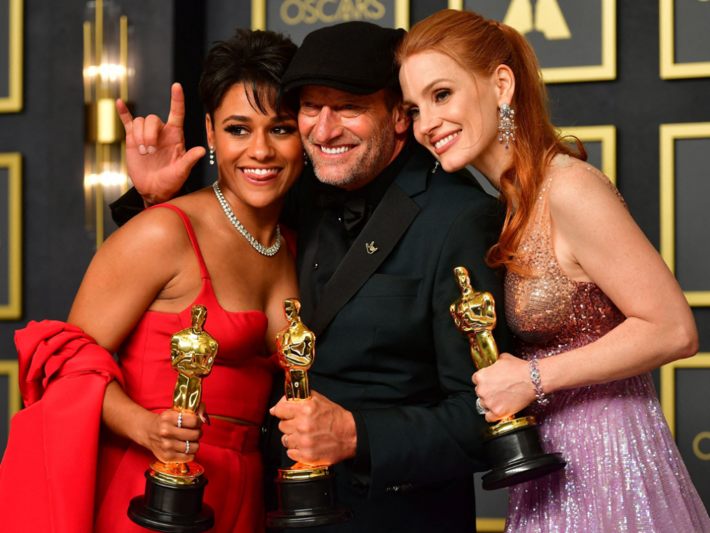 Ariana DeBose, Troy Kotsur y Jessica Chastain.