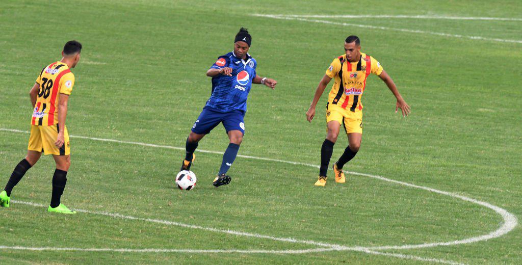 <b>Ronaldinho</b>: En 2017, el brasileño participó en el “Partido por la Paz” en Tegucigalpa, jugando para el Motagua y el Real España.