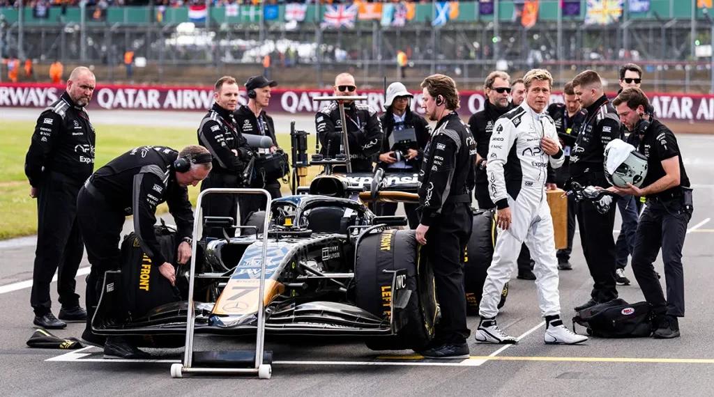 Para “F1: The Movie”, adquirieron monoplazas reales de la Fórmula 2, autos que fueron adaptados para que se vieran como los de la F1. 