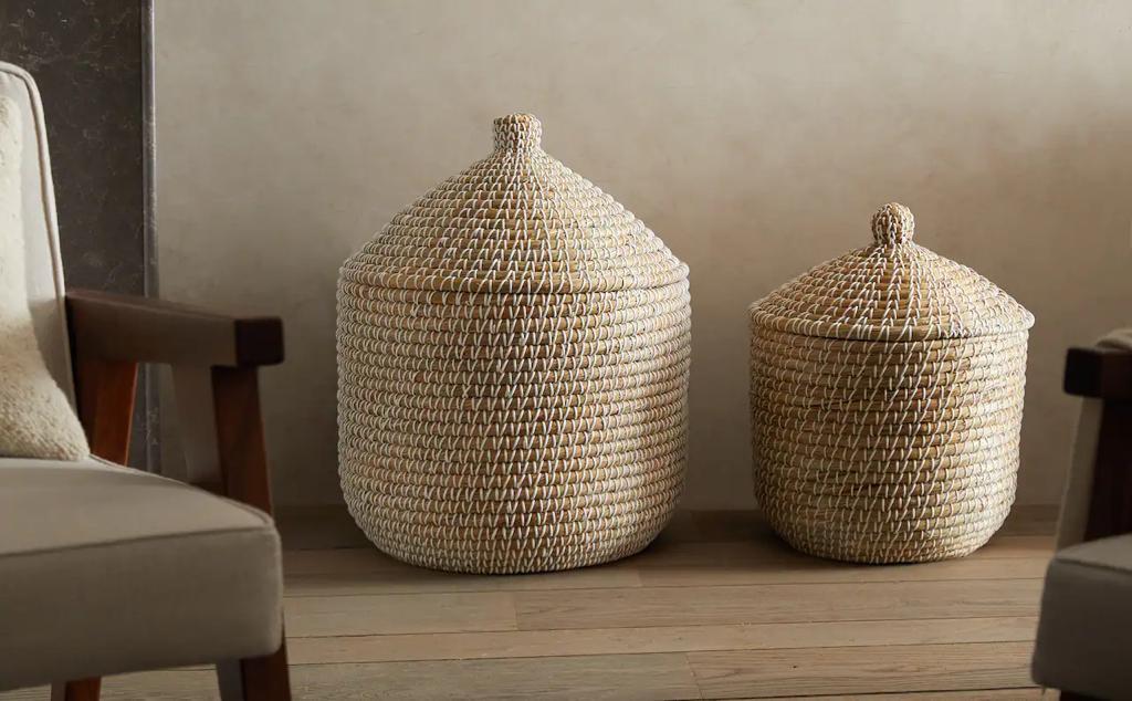 Cesta de ropa alta trenzada. ¡Es práctica y decorativa!