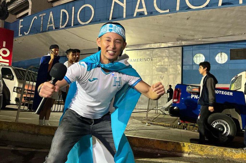 Shin es un hombre sencillo pero carismático, que recorre el país con playeras y una mochila. Aunque no nació en Honduras, tiene una misión humanitaria clara, y poco a poco, su sueño se está convirtiendo en realidad, beneficiando a miles de compatriotas hondureños.