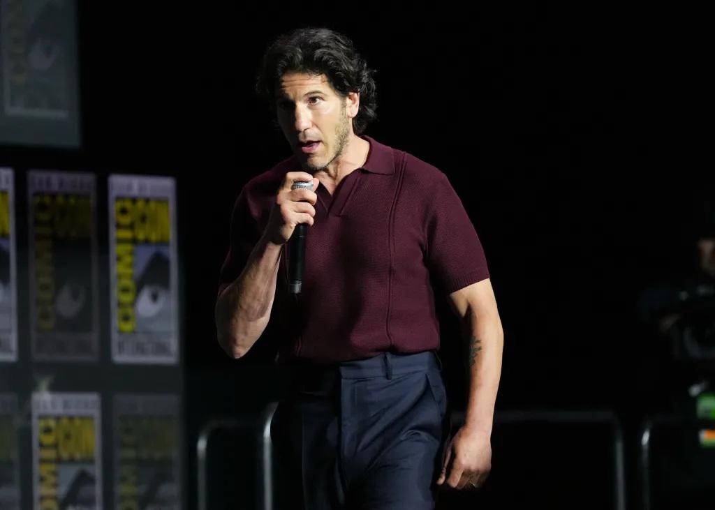 Jon Bernthal, quien retoma su papel como The Punisher en <i>Spider-Man: Brand New Day</i>, asistió al panel para mostrar algunas imágenes nuevas de la película. 