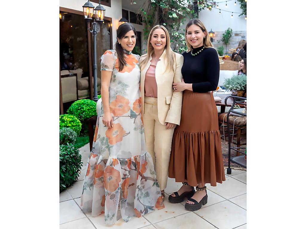Adela Castillo, Jenny y Tania Goldstein. 