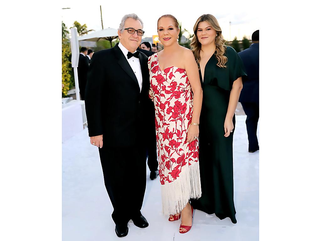 Mario Agüero, Vilma y María José Agüero