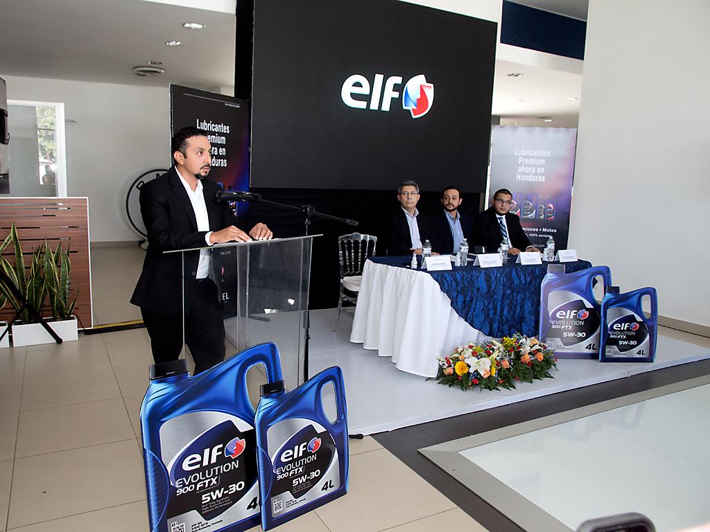 Roberto Deleon, gerente nacional de Excel Repuestos, durante su participación.