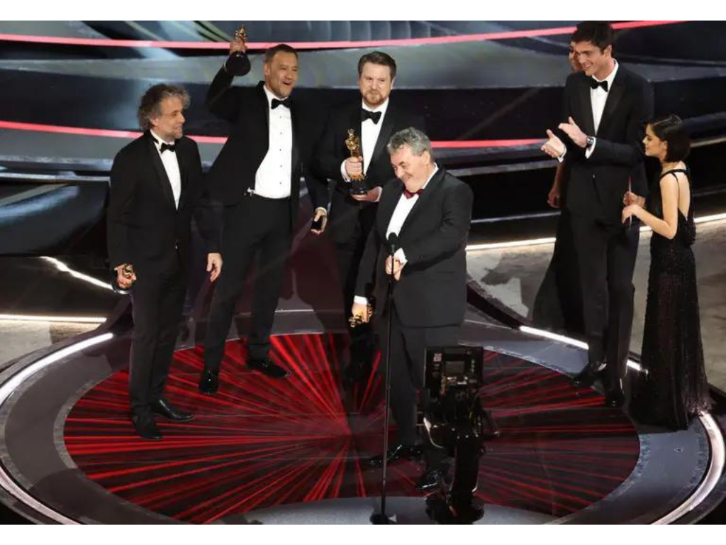 Dune arrasóDune tenía diez nominaciones junto a CODA y El poder del perro, pero ninguna de estas dos pudo hacerle frente. Dune terminó llevándose los premios de Mejor Banda Sonora, Mejor Cinematografía, Mejores Efectos Especiales, Mejor Fotografía, Mejor Diseño de Producción y Mejor Montaje.