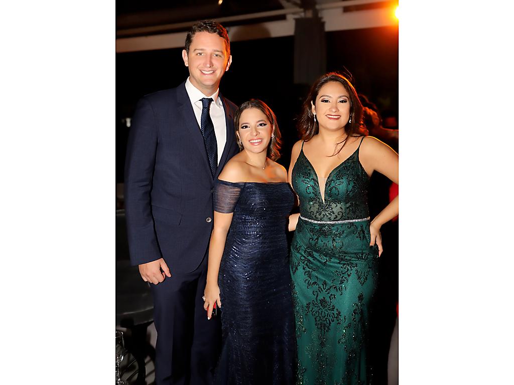 Daniel Zalles, Anna Espino y Jocelin García