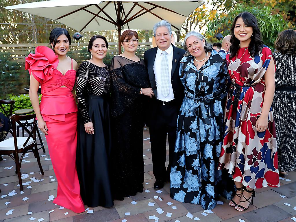 Gracia Alvarenga, Paty Girón, Lourdes Alvarenga, Elio Alvarenga, Yolanda Rivera y Rosario Alvarenga