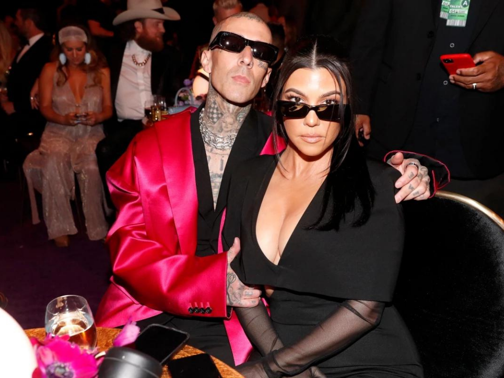 I do!Finalmente, la pareja se casó en secreto en Las Vegas el 3 de abril de 2022 tras haber asistido a la entrega de los Grammy, donde se les vio muy unidos en la alfombra roja. La ceremonia se celebró sin cámaras y con mucha seguridad. Muchos aseguran que esto va directo para el reality de las Kardashians. ¡Esperamos verlo pronto!