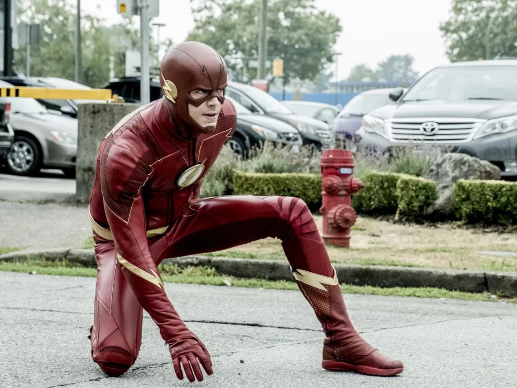 The FlashTodo ocurre cuando en el laboratorio S. T. A. R. explota debido a un accidente. El protagonista llamado Barry despierta de un coma y descubre que tiene el gran poder de la velocidad. Entonces decide llamarse Flash y luchar contra el crimen en Ciudad Central.