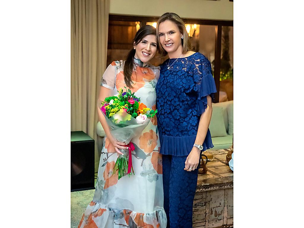 Adela Castillo y Erika Segovia de Méndez. 